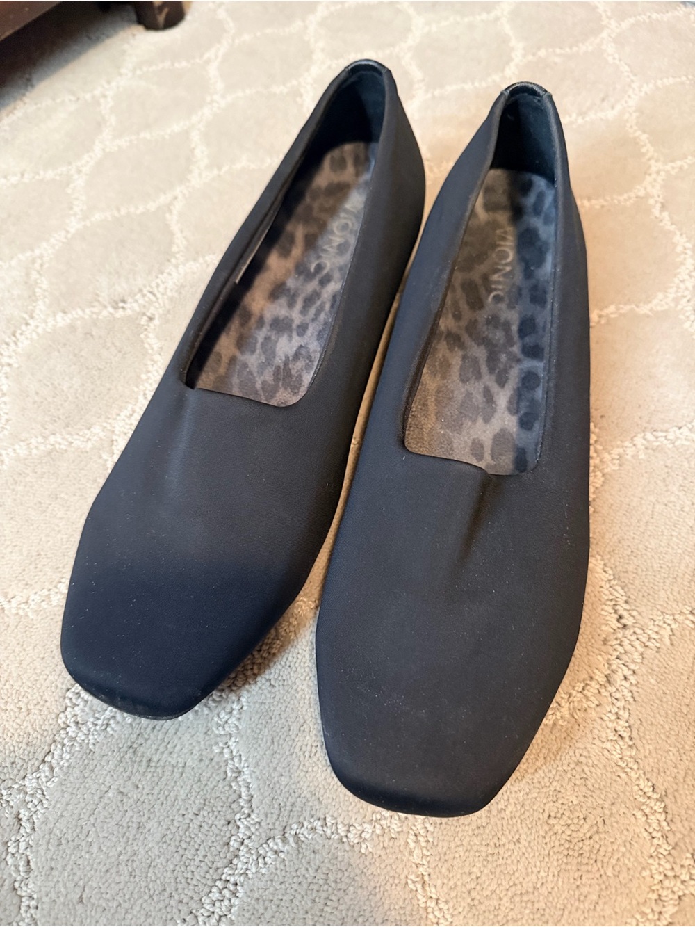 Vionic Black Square-Toe Mule Flats with Leopard Insole sz 9.5